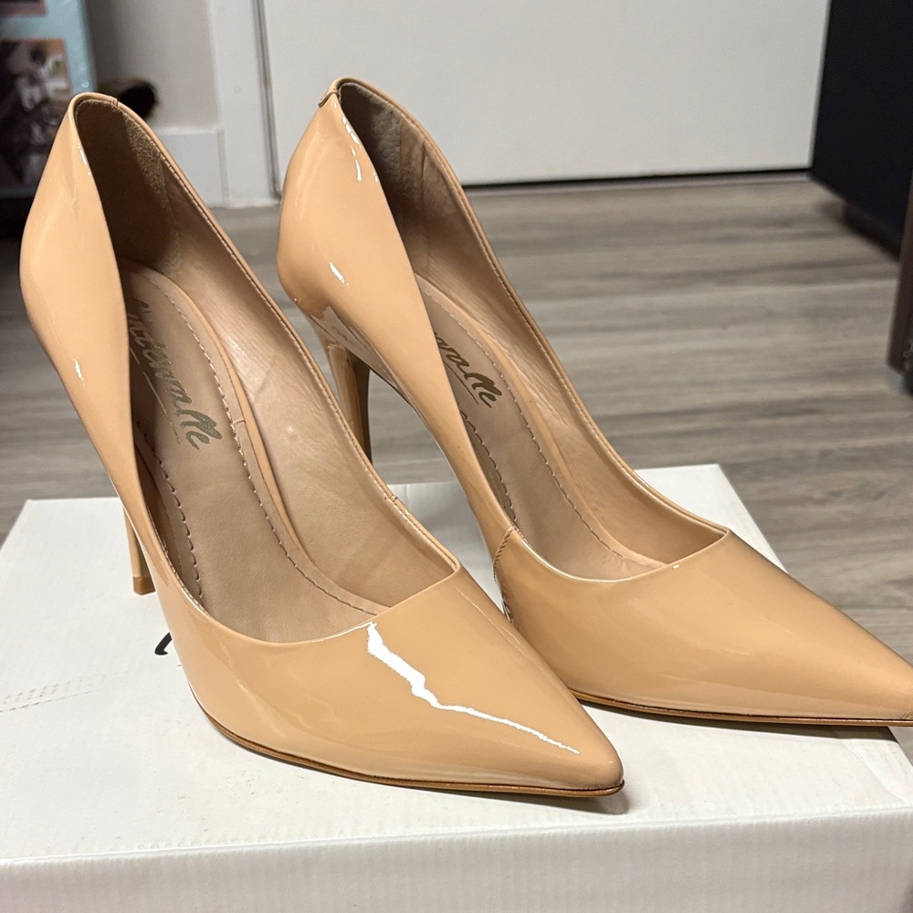 L'INTERVALLE Nude Patent Heels